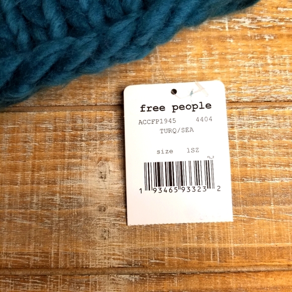 Free People Chunky Turquoise & Green Knit Color Block Beanie Hat. NWT On… - Picture 2 of 6